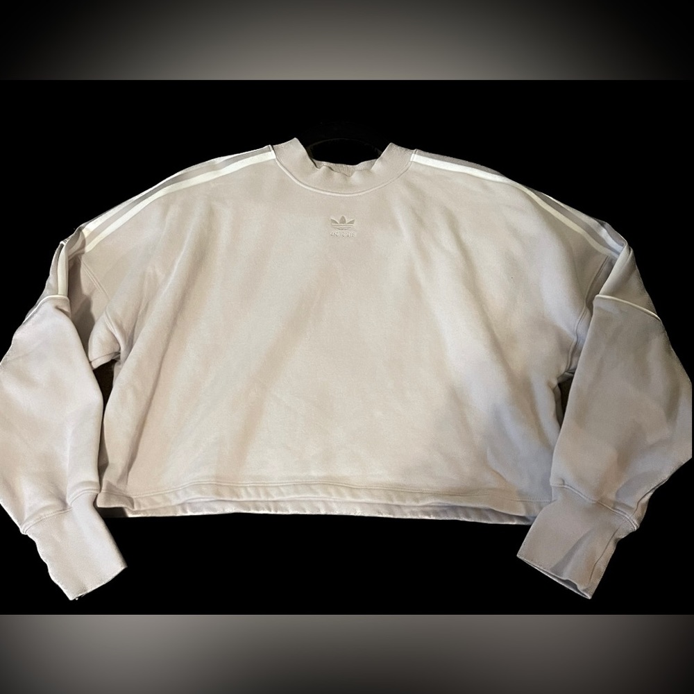 ADIDAS crop sweater. Light purple. Size M